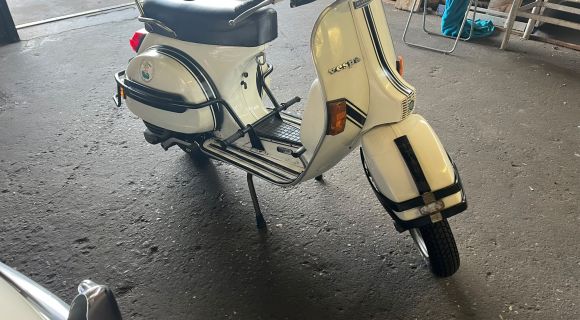 Filmfahrzeug Vespa P80x