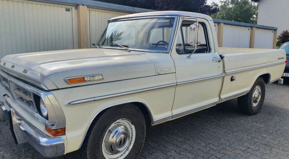 Filmfahrzeug Ford LKW